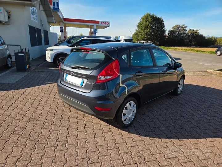 Ford Fiesta 2010 photo 4