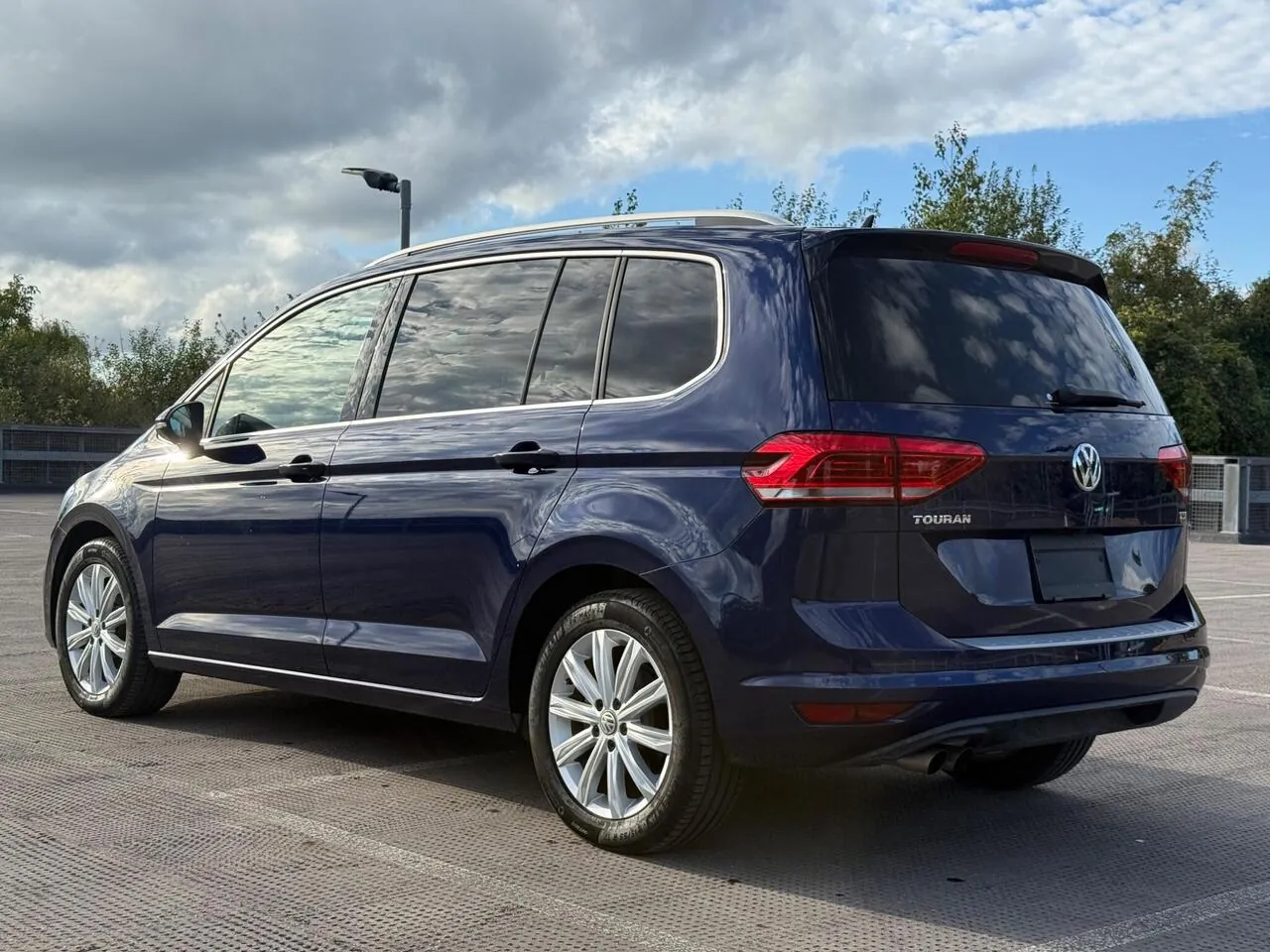 Volkswagen Touran 2017 photo 4