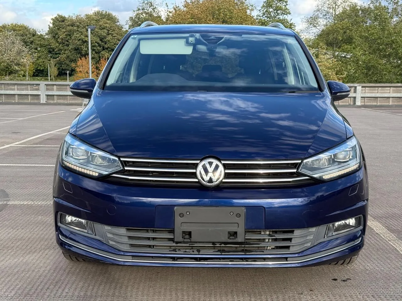 Volkswagen Touran 2017 photo 2