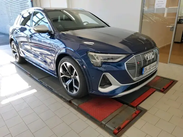 Audi E-Tron S