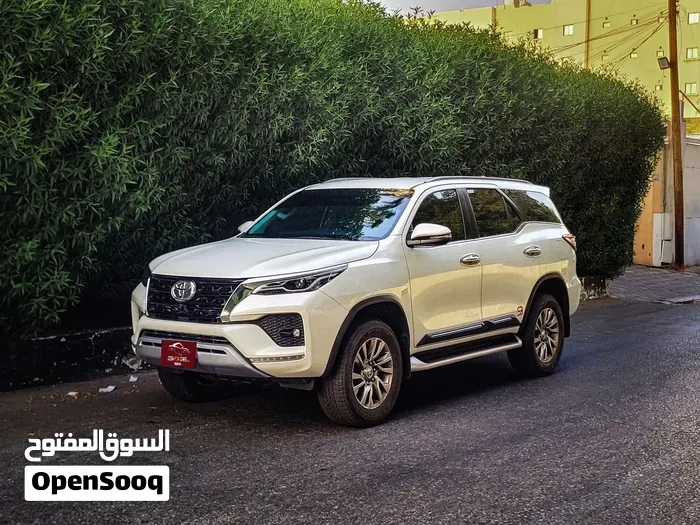 Toyota Fortuner 2024 photo 4