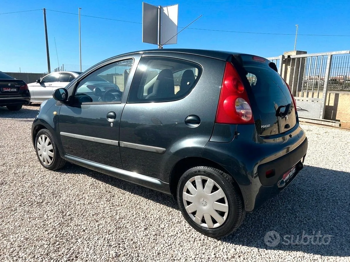 Peugeot 107 2008 photo 4