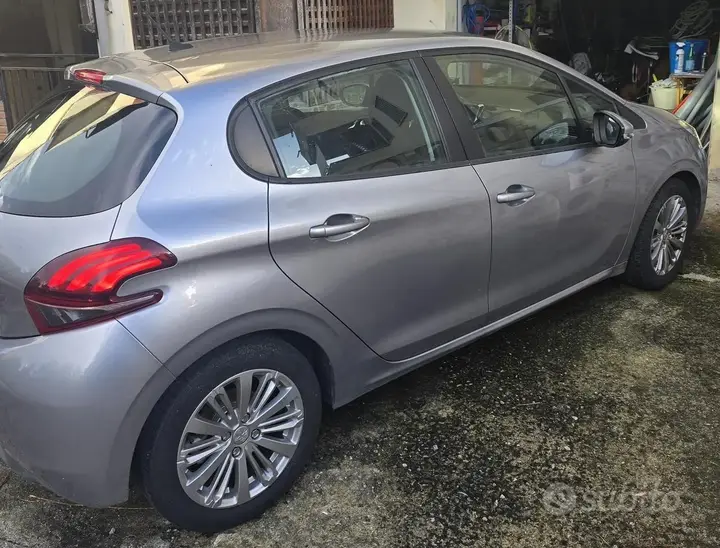 Peugeot 208 2019 photo 5