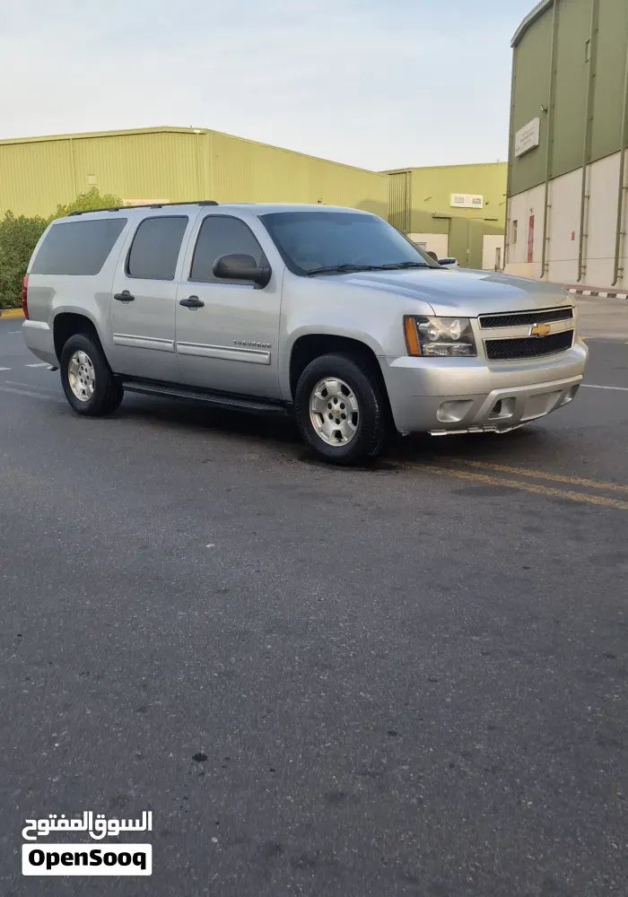 Chevrolet Suburban 2013 photo 2