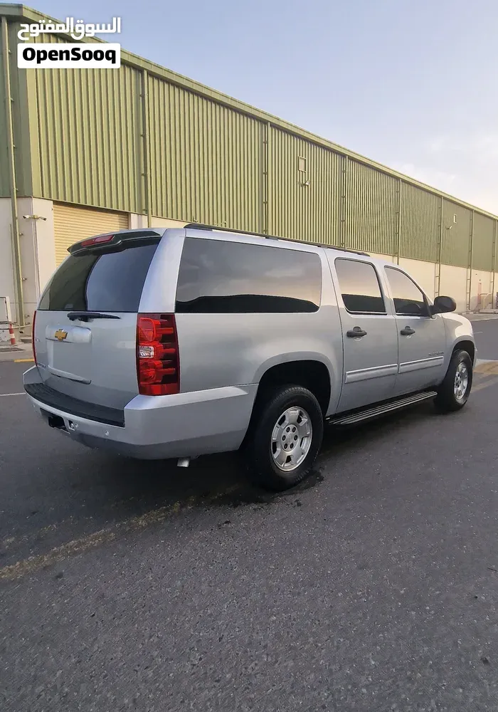 Chevrolet Suburban 2013 photo 3
