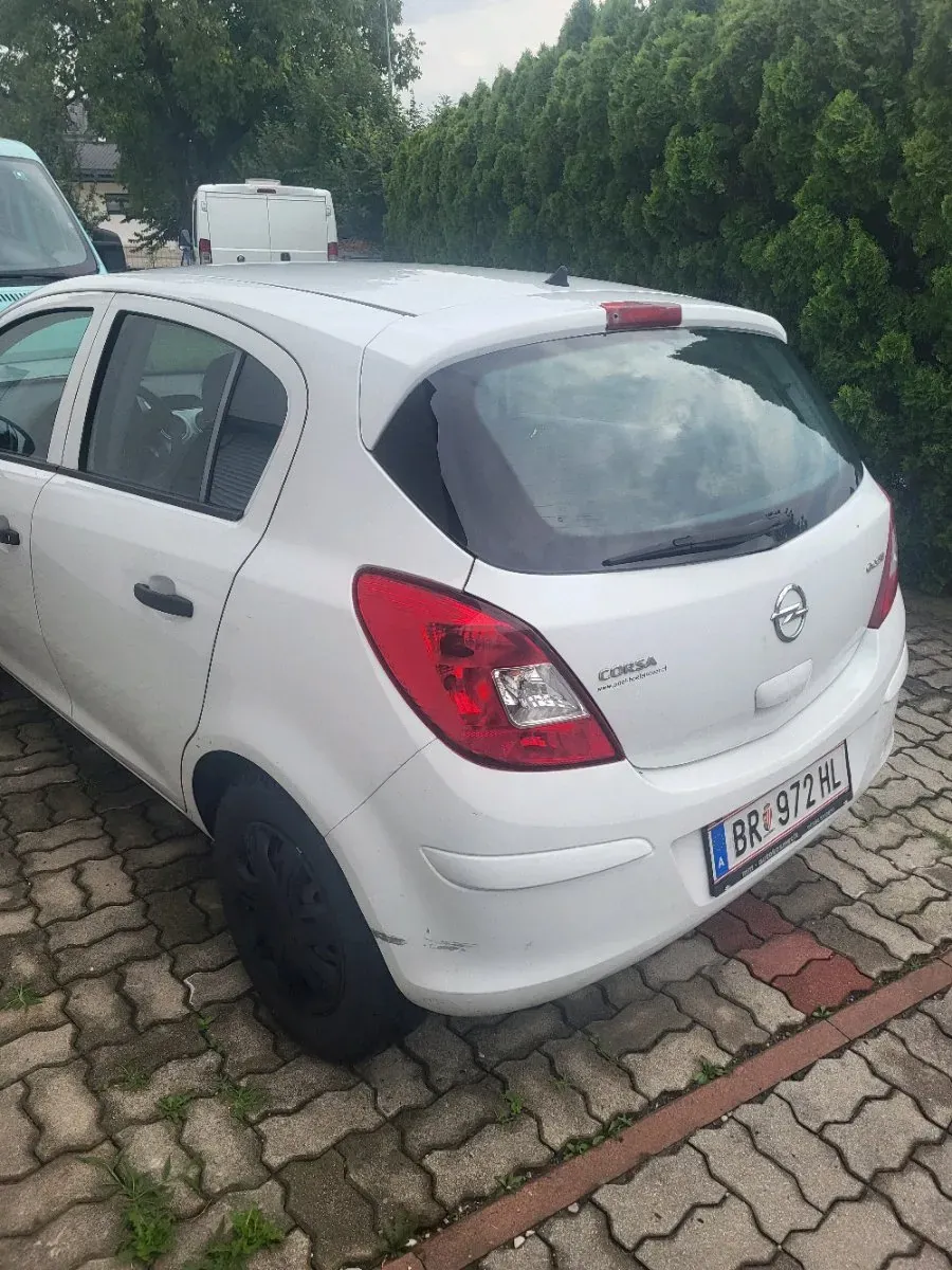 Opel Corsa 2012 photo 3