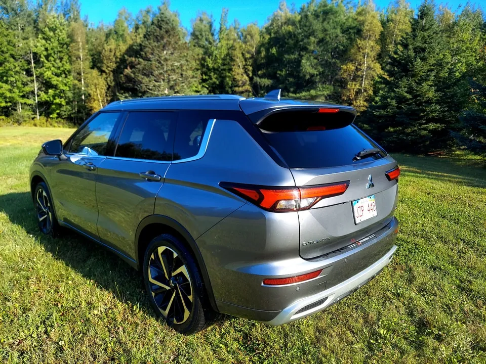 Mitsubishi Outlander 2022 photo 3