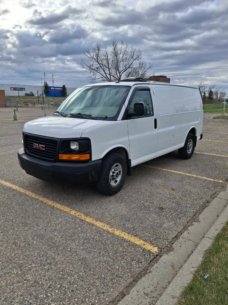 GMC Savana 2013 photo 2