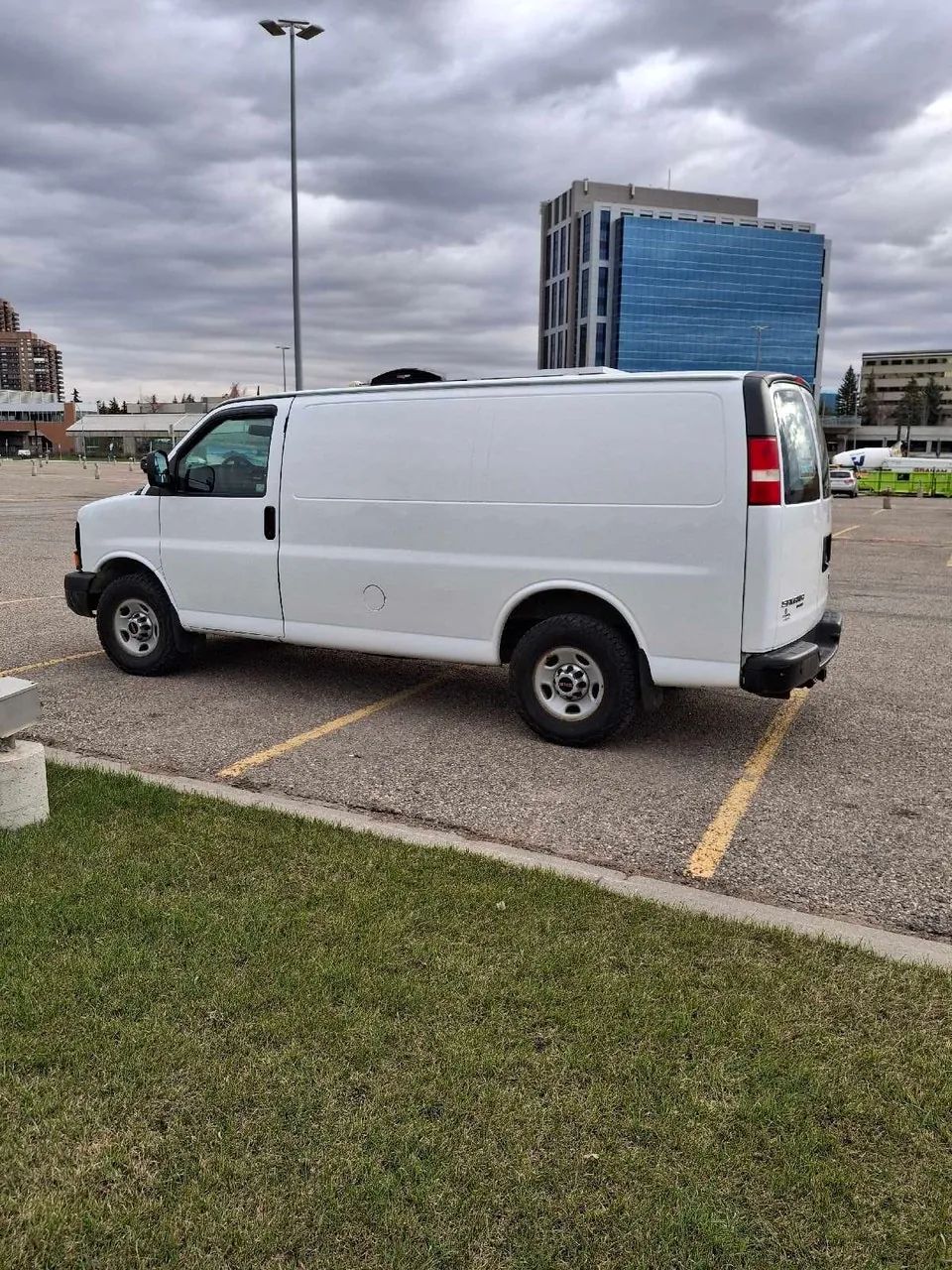 GMC Savana 2013 photo 3