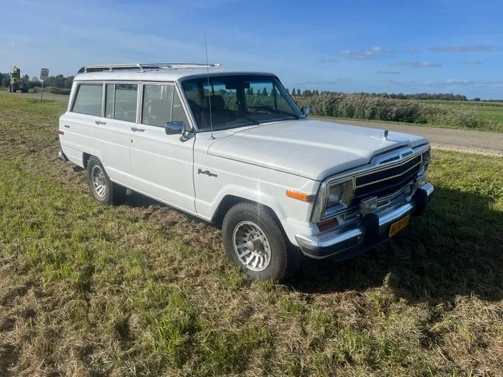 Jeep Wagoneer