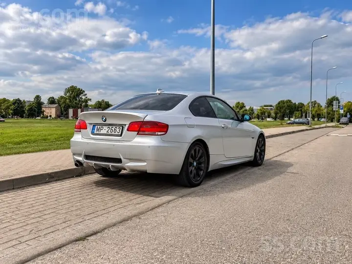 BMW 320I 2009 photo 5