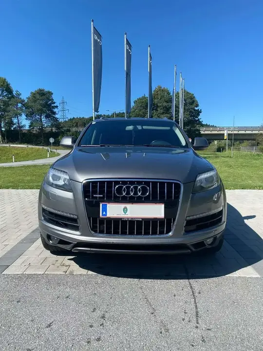 Audi Q7 2010 photo 2