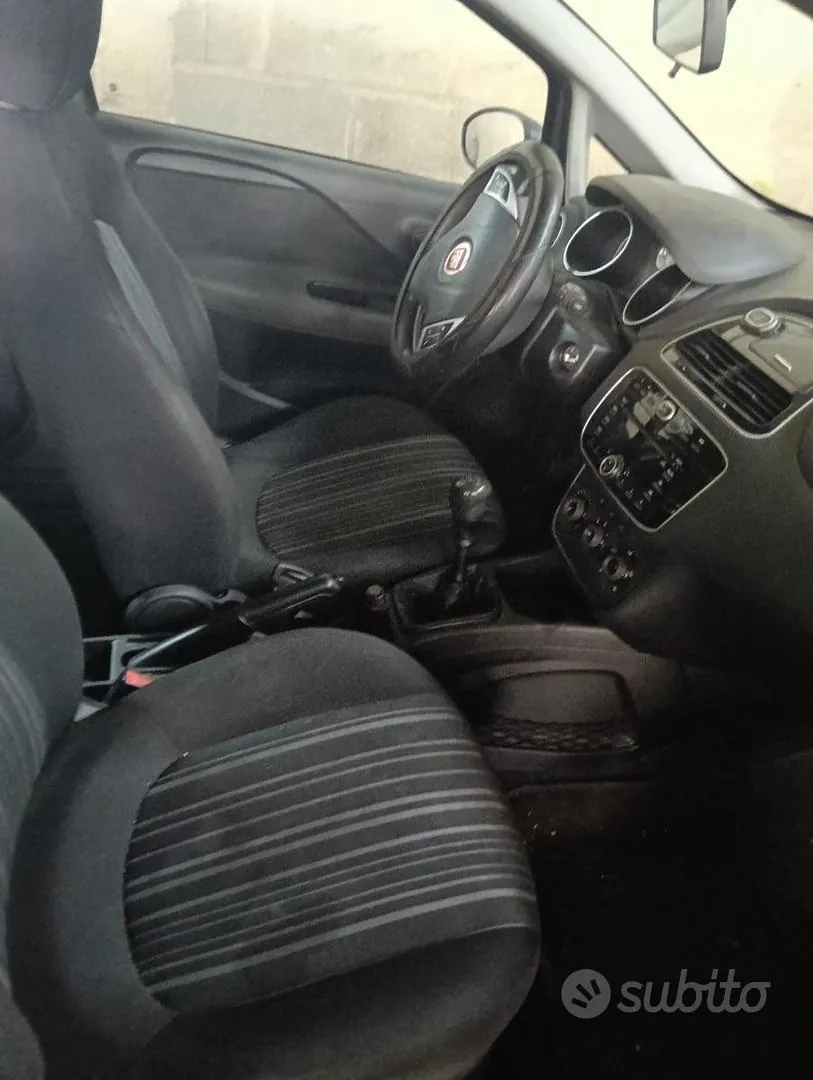 Fiat Punto Evo 2011 photo 3