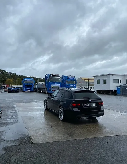 BMW 320D 2008 photo 2