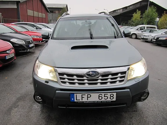 Subaru Forester 2011 photo 2