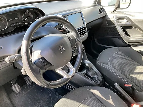 Peugeot 208 2017 photo 5