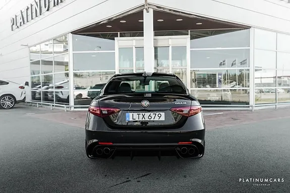 Alfa Romeo Giulia 2018 photo 4