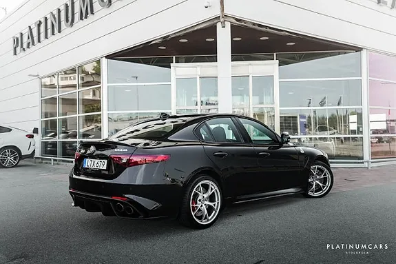 Alfa Romeo Giulia 2018 photo 2