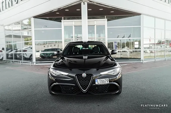 Alfa Romeo Giulia 2018 photo 3