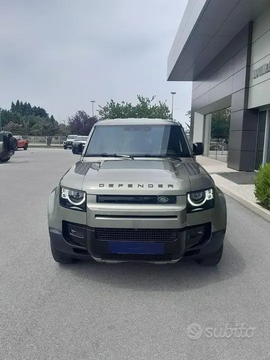Land Rover Defender 2023 photo 2