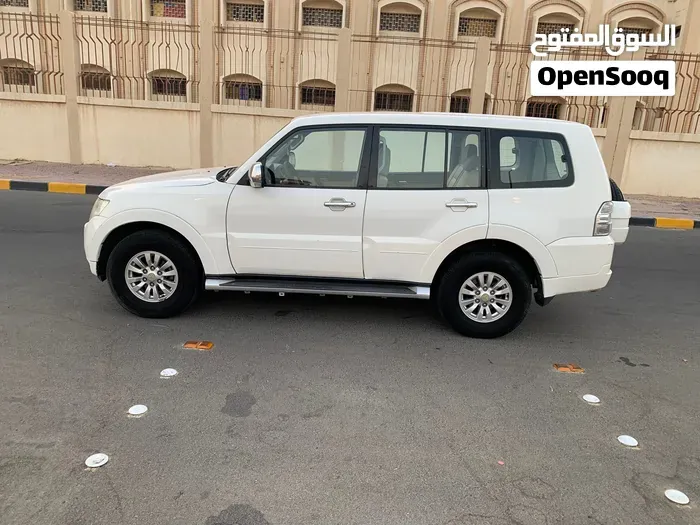 Mitsubishi Pajero 2010 photo 3