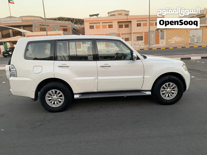 Mitsubishi Pajero 2010 photo 4