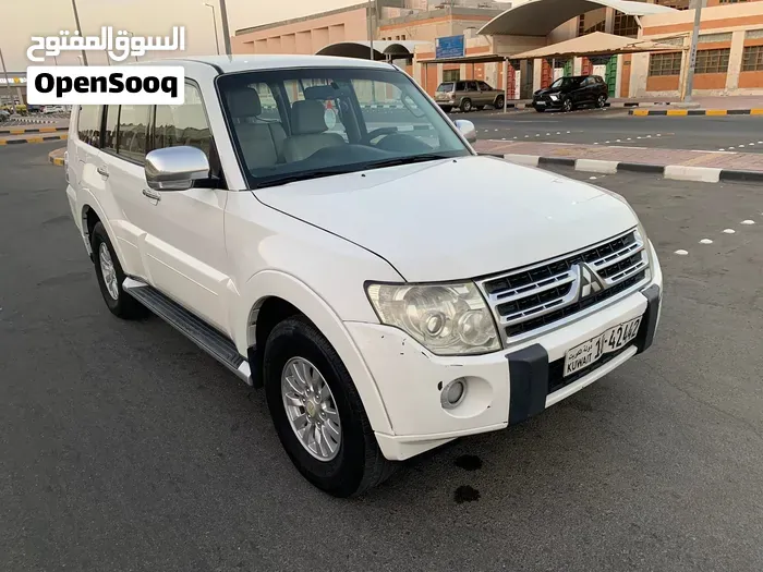 Mitsubishi Pajero 2010 photo 2