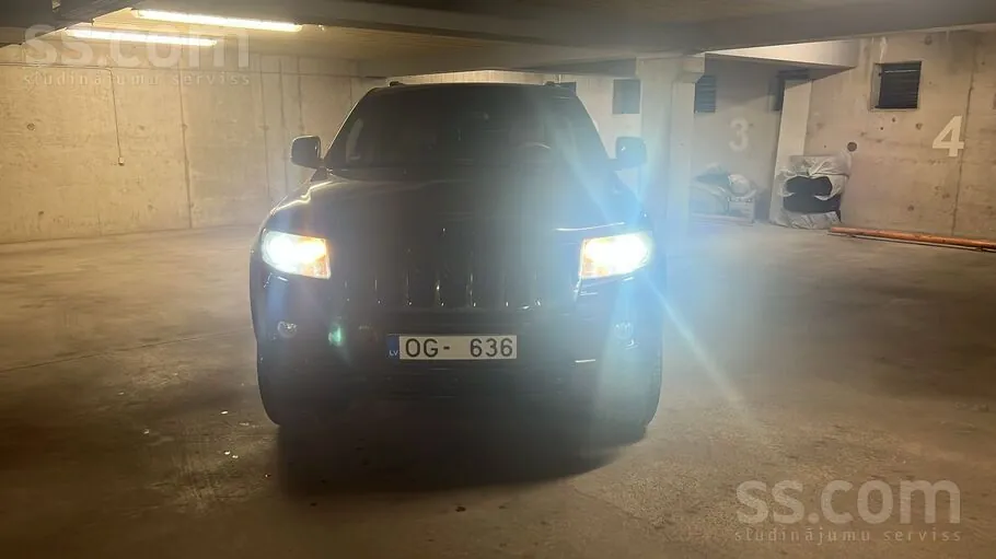 Jeep Grand Cherokee 2011 photo 4