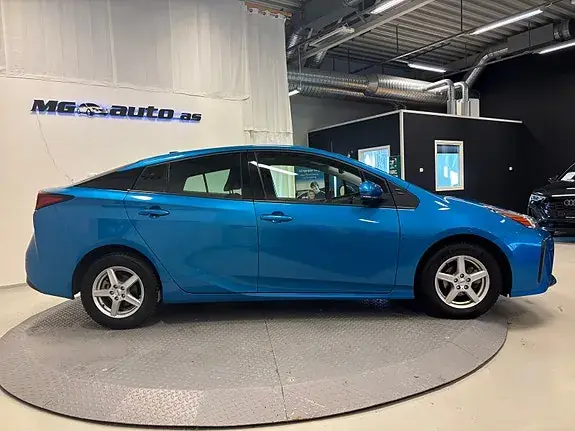 Toyota Prius 2022 photo 3