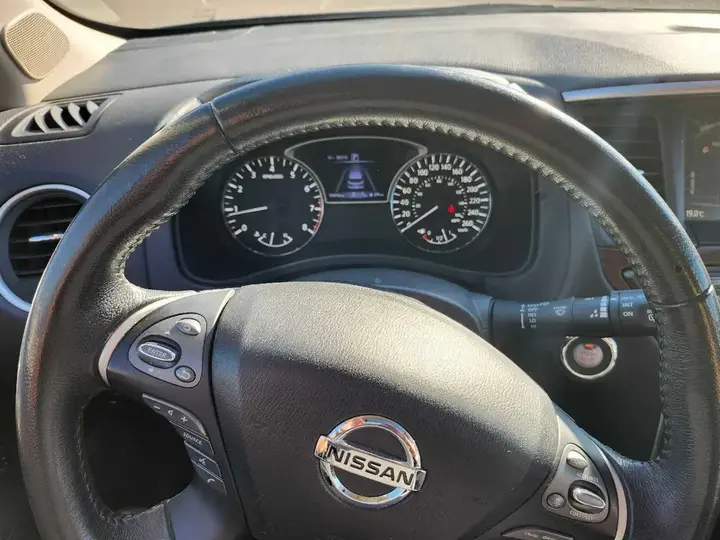 Nissan Pathfinder 2017 photo 2