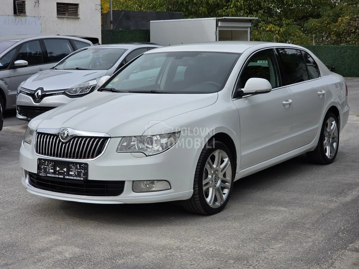 Skoda Superb 2009 photo 2