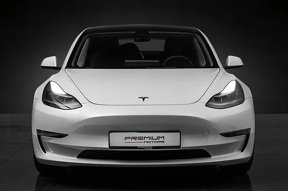 Tesla Model 3 2023 photo 3