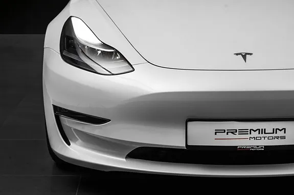 Tesla Model 3 2023 photo 4