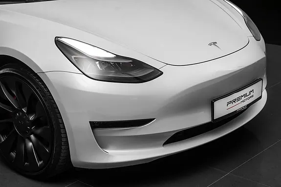 Tesla Model 3 2023 photo 2