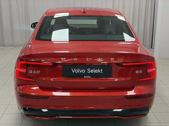 Volvo S60 2023 photo 4
