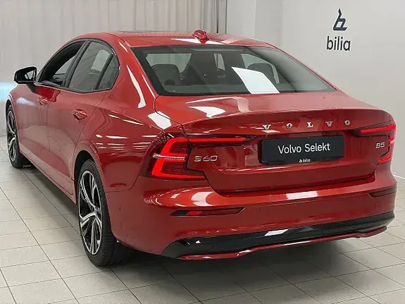 Volvo S60 2023 photo 3