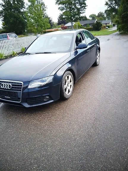 Audi A4 2009 photo 2