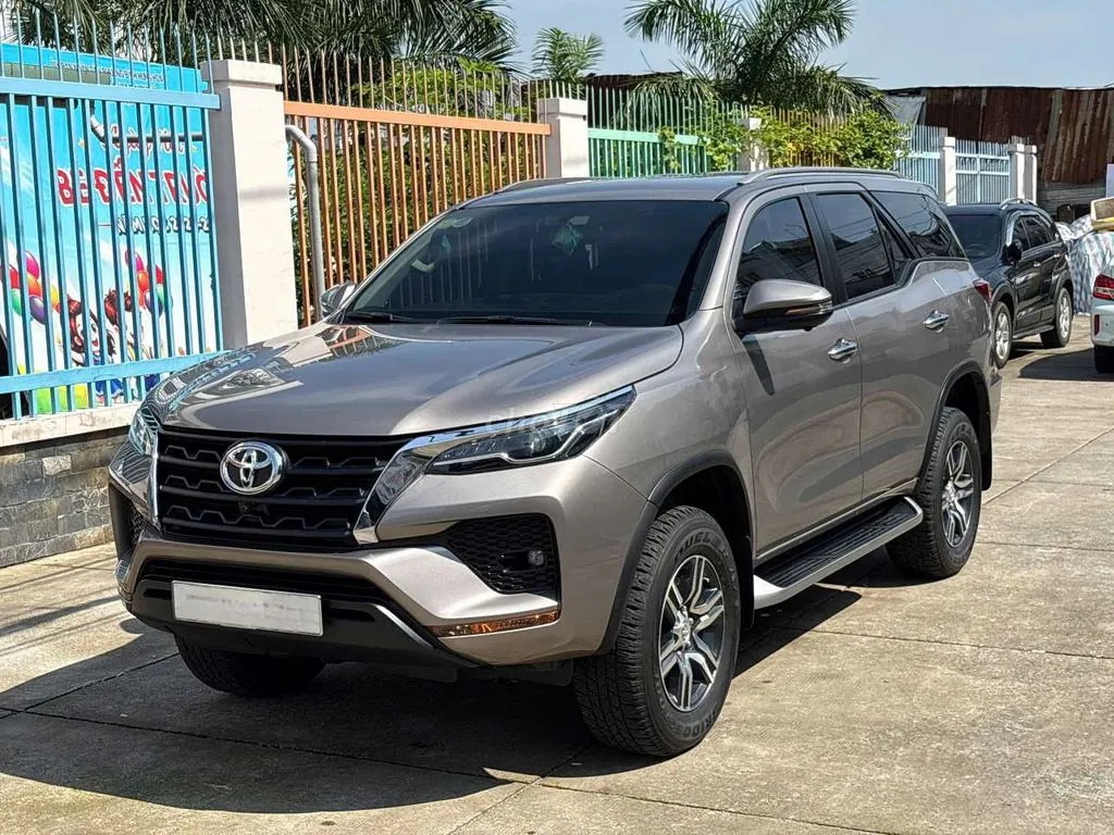 Toyota Fortuner 2022 photo 3