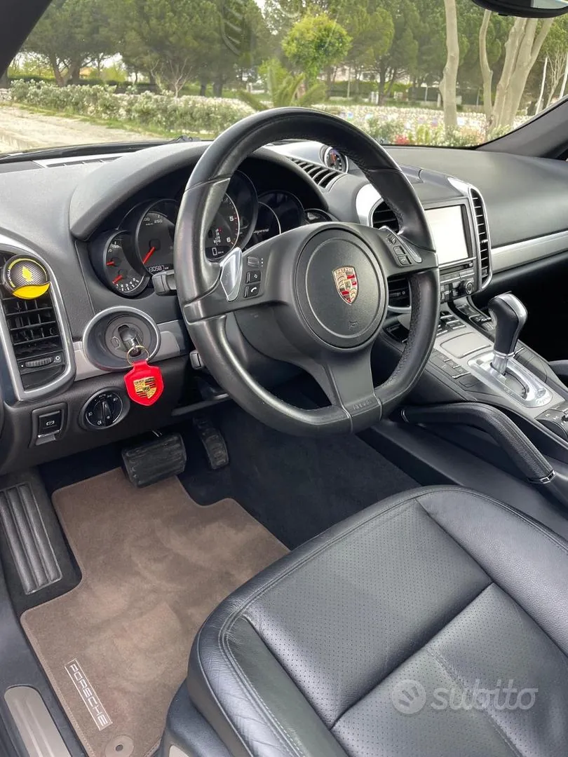 Porsche Cayenne 2012 photo 3