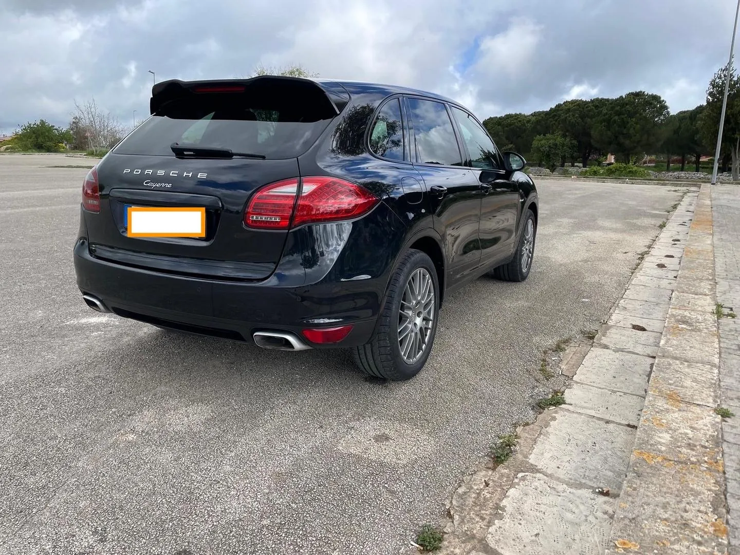 Porsche Cayenne 2012 photo 2