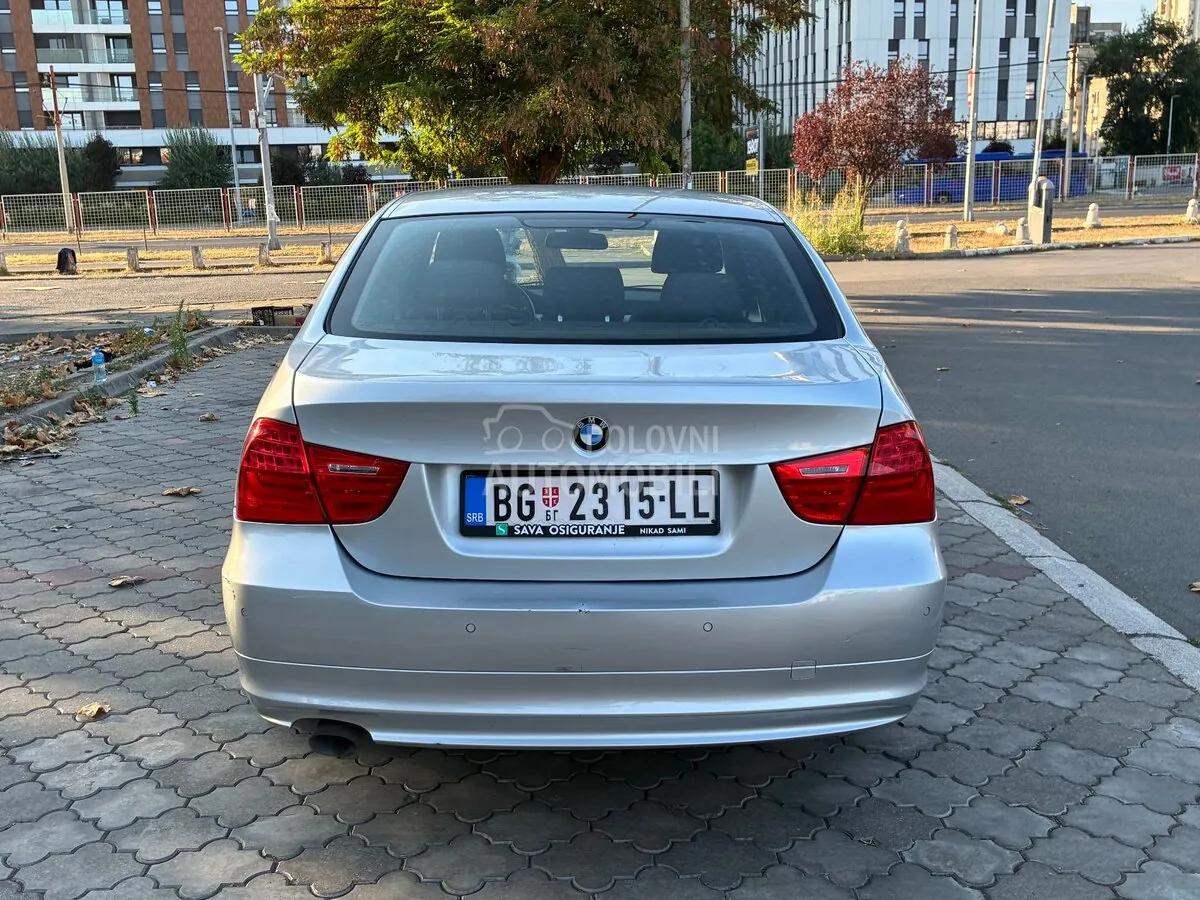 BMW 318 2011 photo 5
