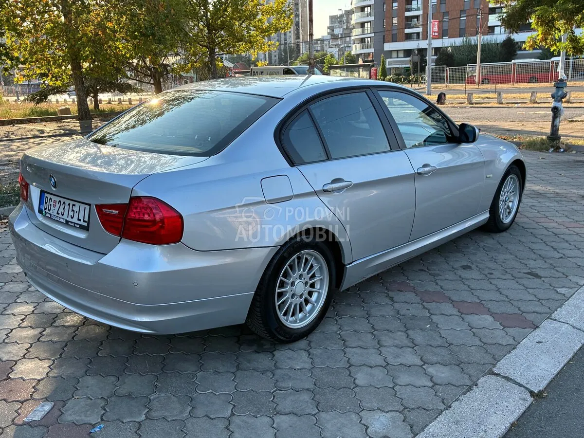 BMW 318 2011 photo 3