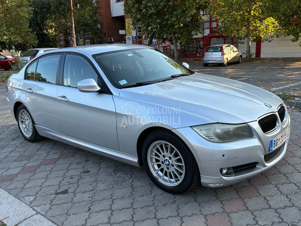 BMW 318 2011 photo 2