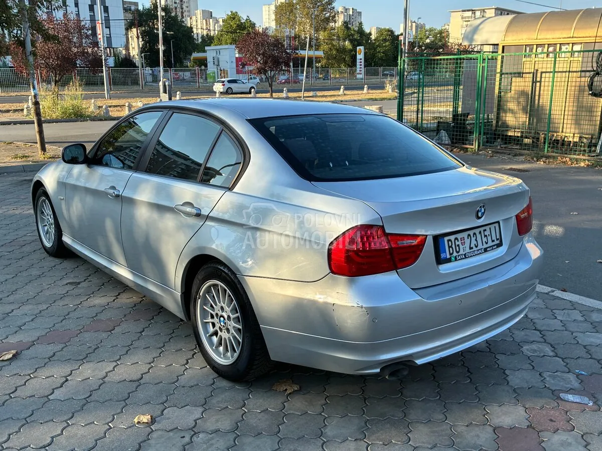 BMW 318 2011 photo 4