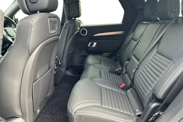 Land Rover Discovery 2026 photo 4