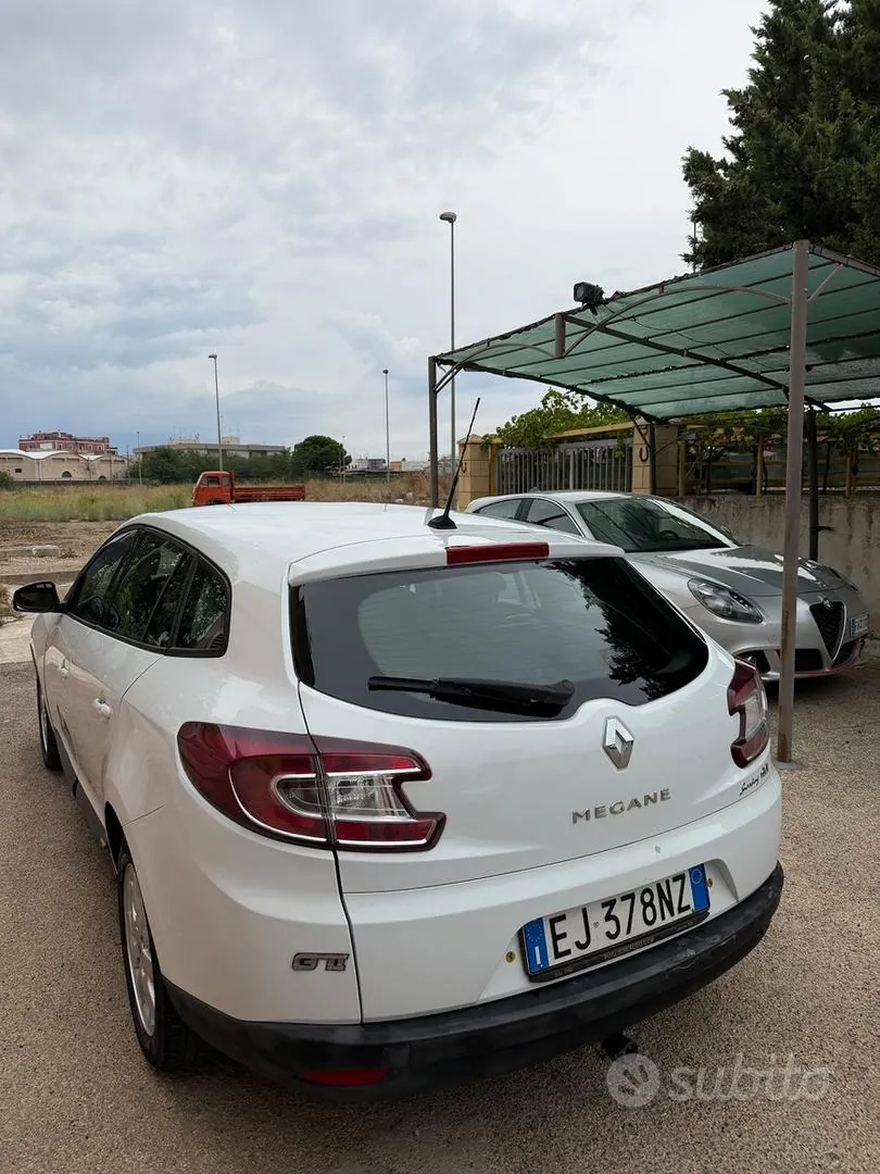 Renault Megane 2011 photo 2