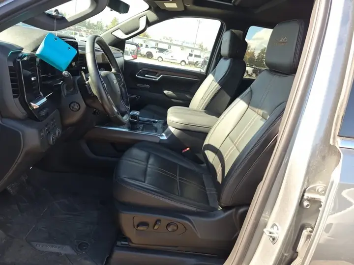 Chevrolet Silverado 1500 2023 photo 2
