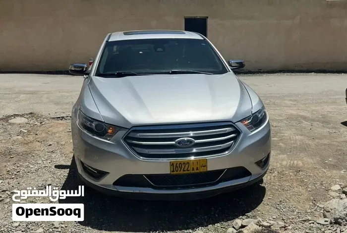 Ford Taurus 2017 photo 2