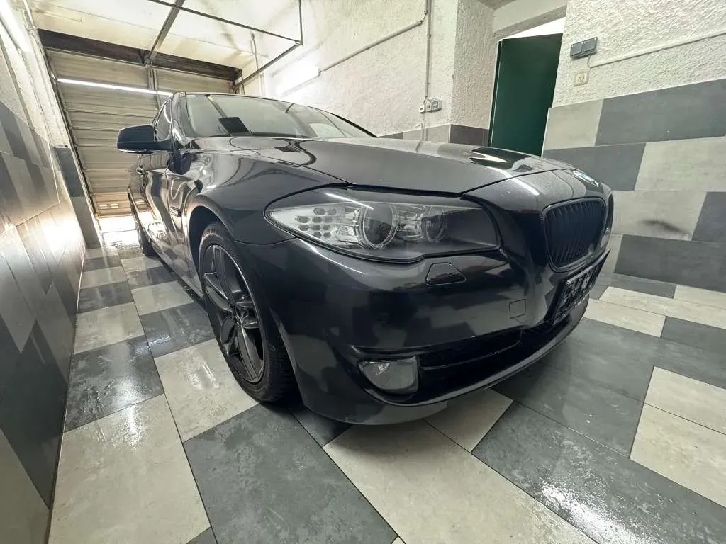 BMW 5 Series 2010 photo 2