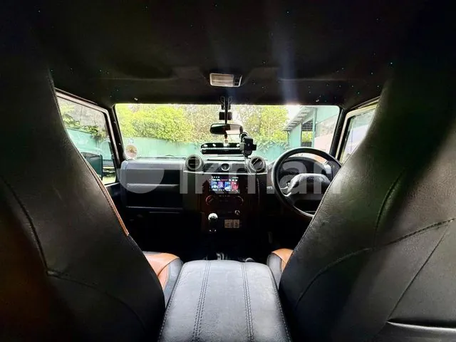 Land Rover Defender 1981 photo 3